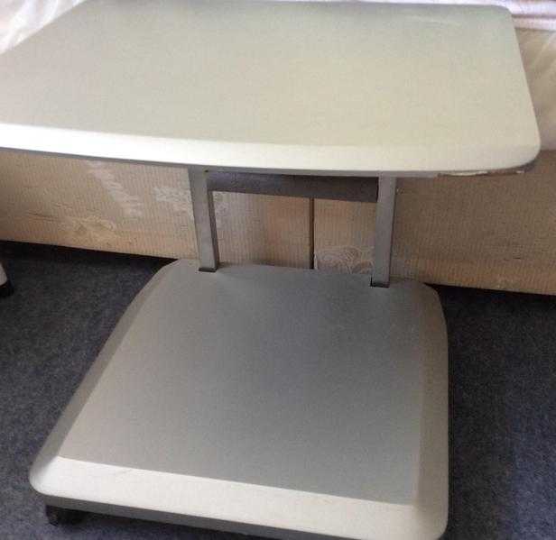 SMALL SILVER GREY TV STAND METAL AND WOOD