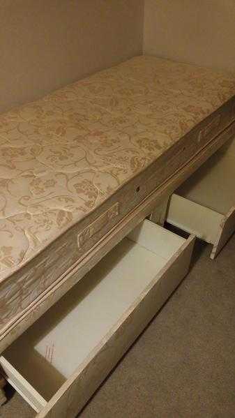 Small single bed in excellent condition