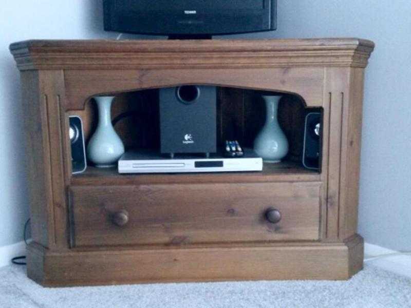 Small TV corner unit