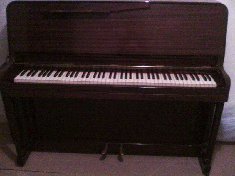 SMALL UPRIGHT PIANO FOR SALE