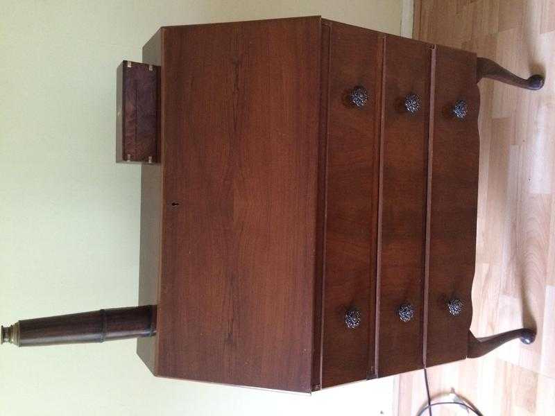 Small wooden commode