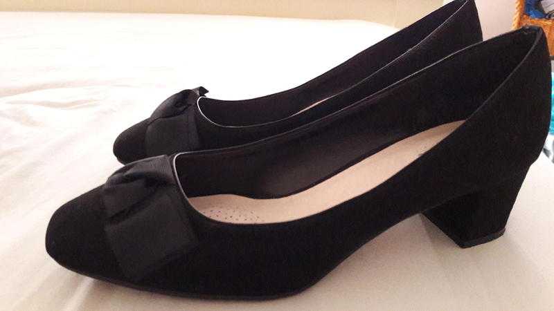 Smart Ladies Court Shoe Size 41