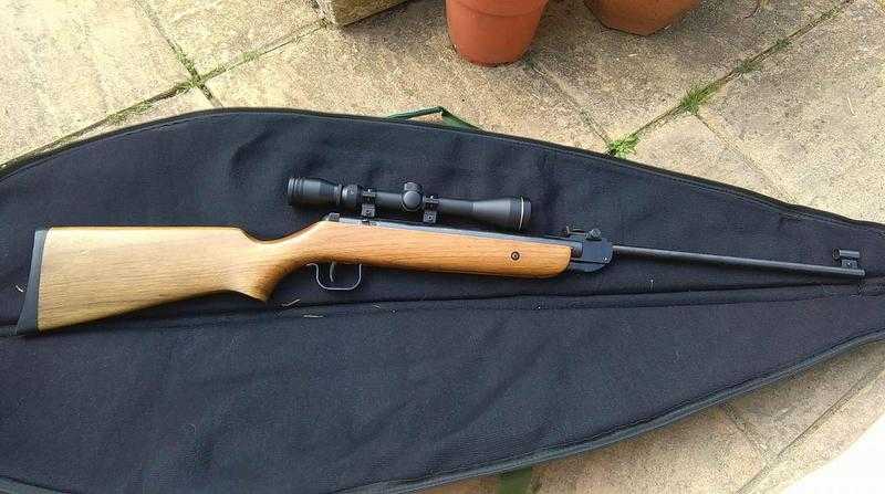 SMK17 Air Rifle  SMK 3-9X40 Scope  Free Sturdy Case  Free Metal Target in Taunton