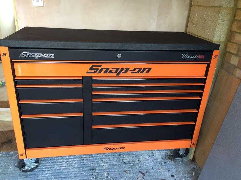 Snap on tool box on wheels