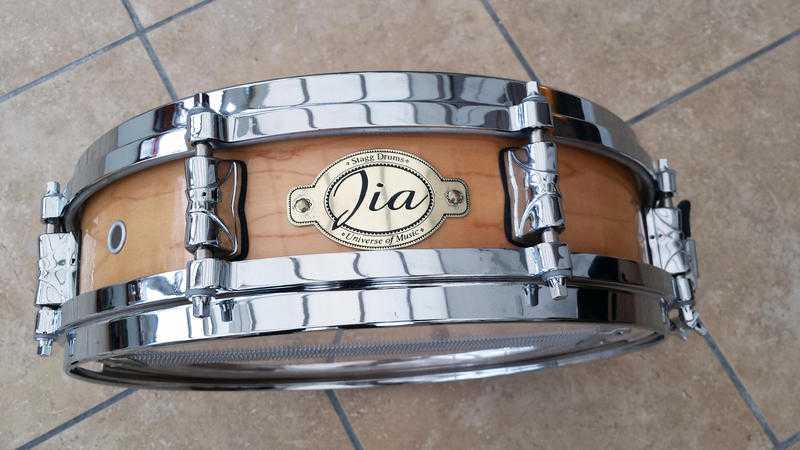 snare drum with stand