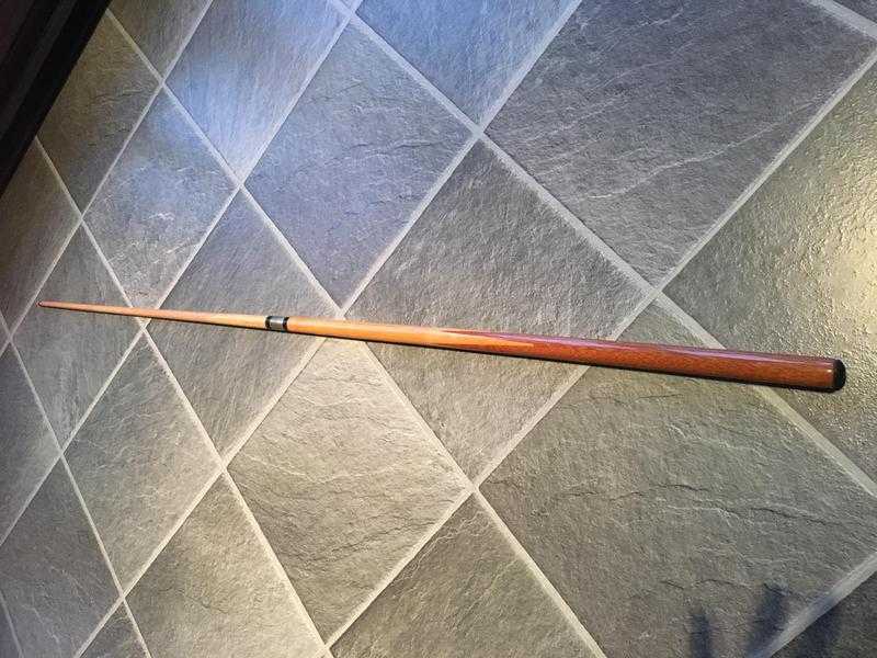 SNOOKER CUE 2 PIECE WITH SOFT BAG