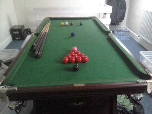 SNOOKER TABLE