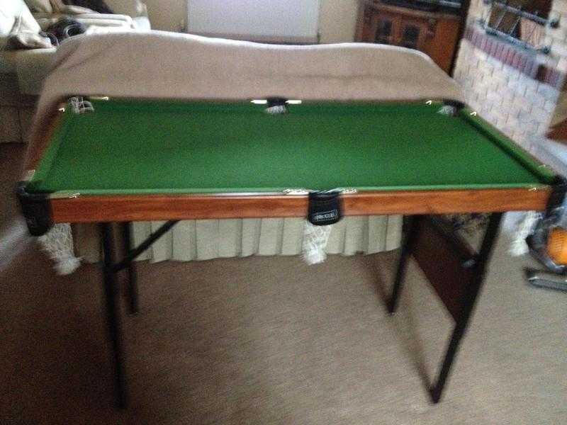 Snooker Table. Wood style frame.4039 x 2039