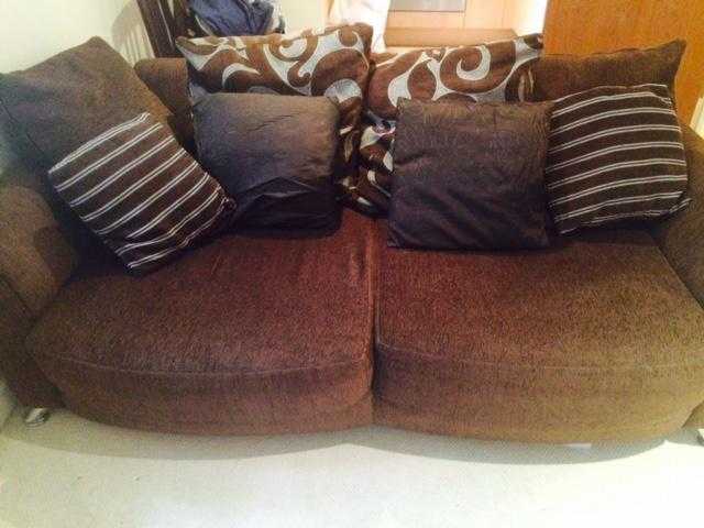 Sofa for sale with the cushions