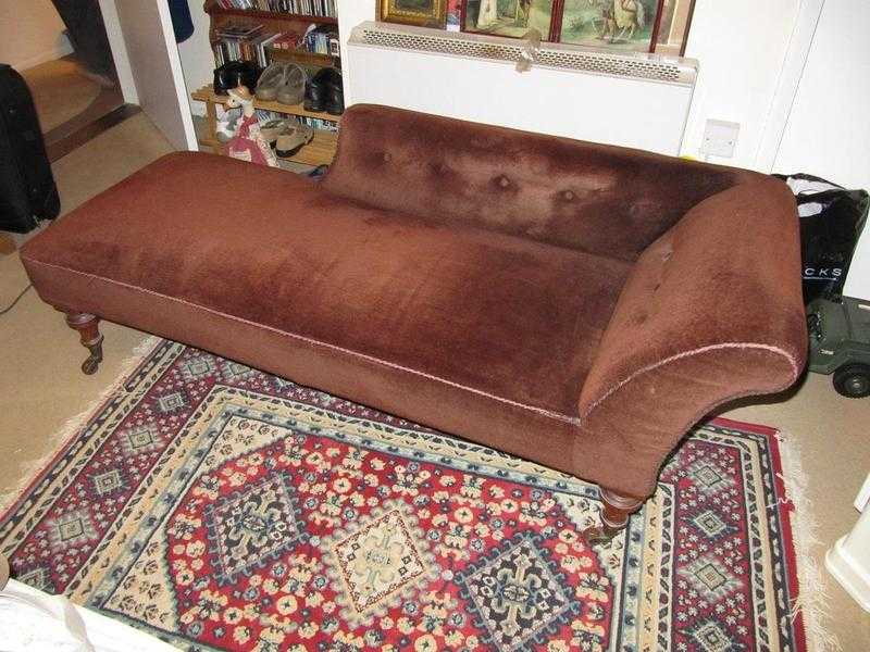 SOFA. VICTORIAN CHAISE LONGUE