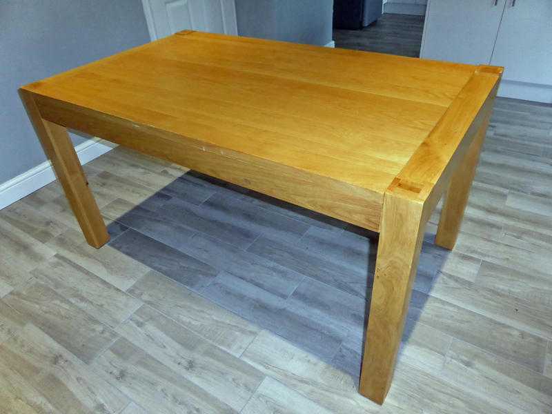 Solid Medium Oak DiningKitchen Table 6 Seater 150cm x 90cm. Solid square legs