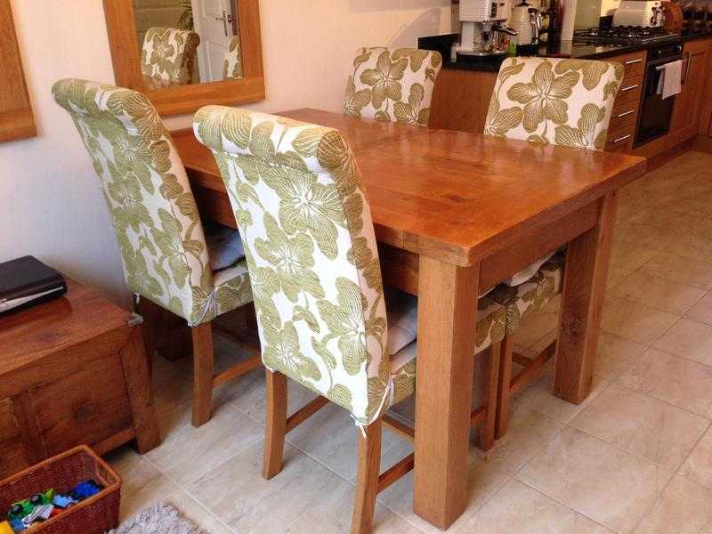 Solid Oak Dining Room Table and Chairs