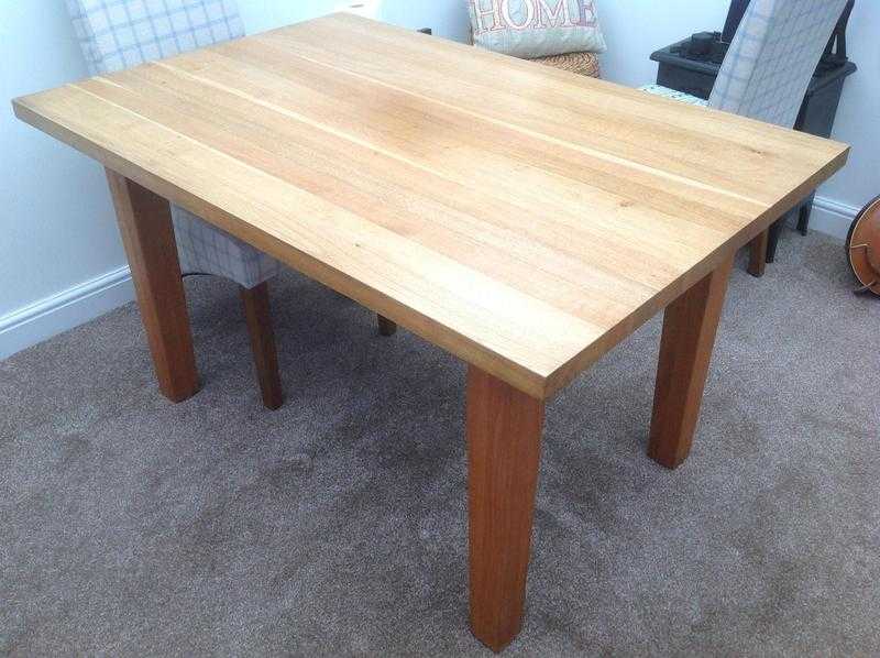 SOLID OAK DINING TABLE