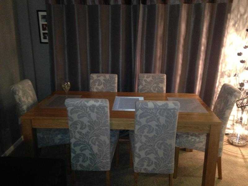 Solid Oak dinning room table and 6 chairs