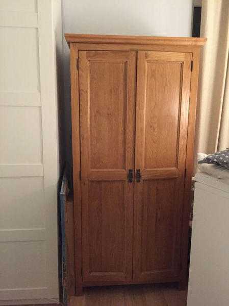 Solid oak double wardrobe, superb conditon, 1830 (H) x 895 (W) x 520 (D)