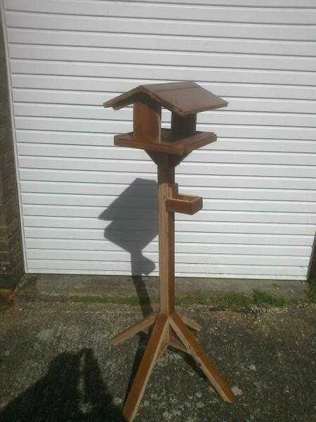 SOLID OAK TIMBER BIRD TABLE