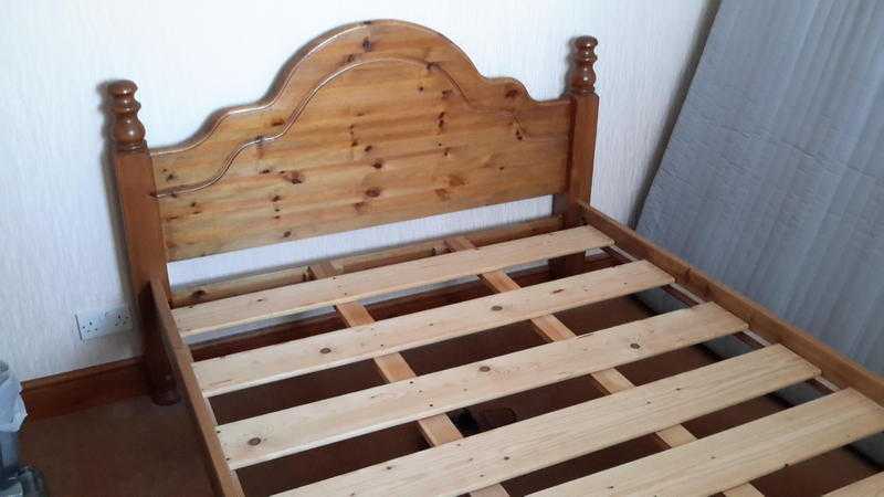 Solid pine bed