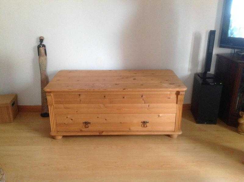 Solid pine chest, the 55