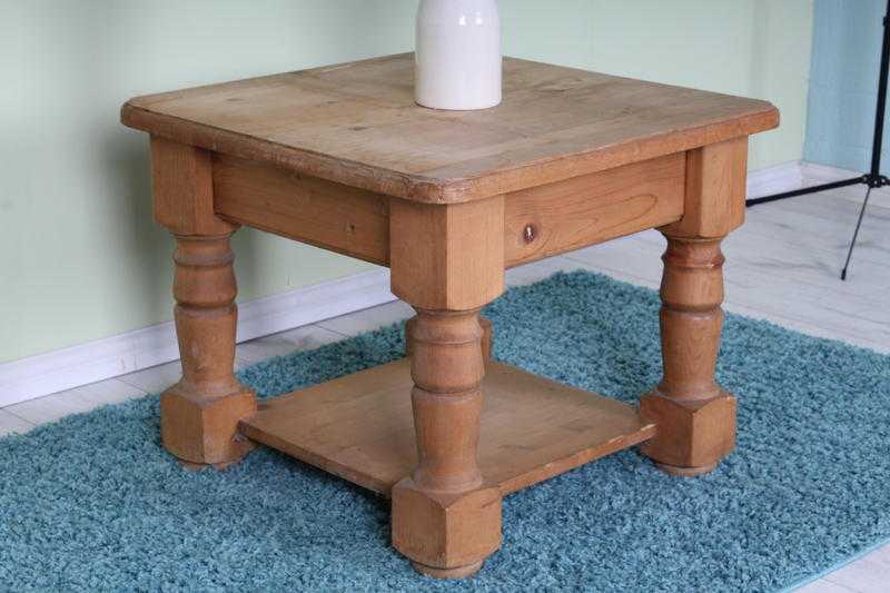 SOLID PINE COFFEE TABLE WAXED LIGHT COLOUR CHUNKY - CAN COURIER