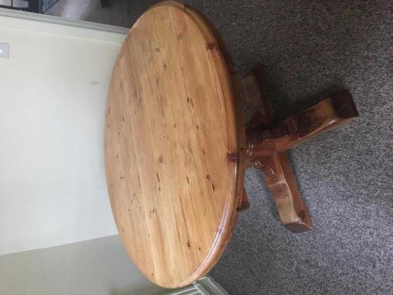 Solid pine extending table