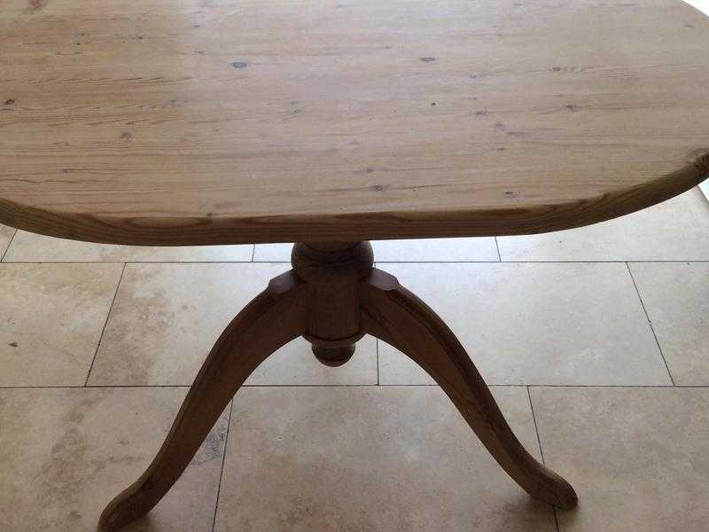 Solid Pine Oval Pedestal Dining Table seats 4 Vgc