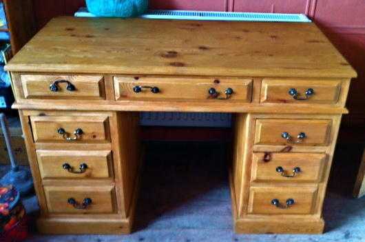 SOLID PINE PEDASTAL DESK