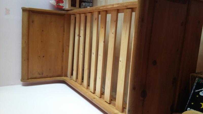 Solid  pine single  sleigh  bed