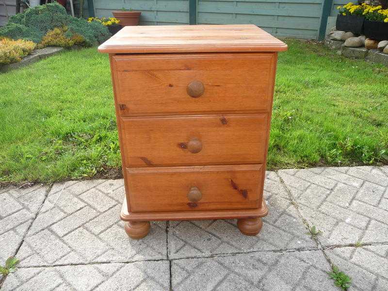SOLID PINE THREE DRAWER BEDSIDE CABINET