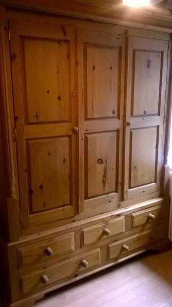 Solid Pine Triple Wardrobe with 2 doors