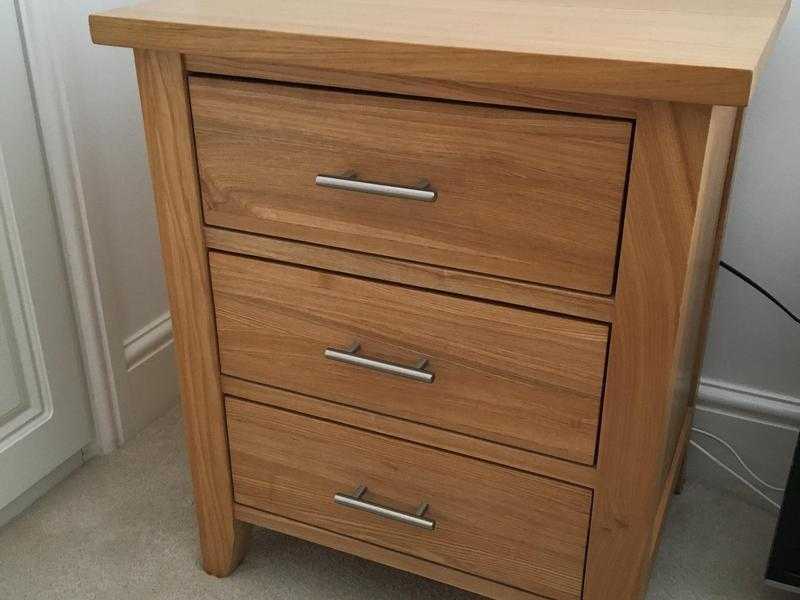 Solid wood bedside cabinet