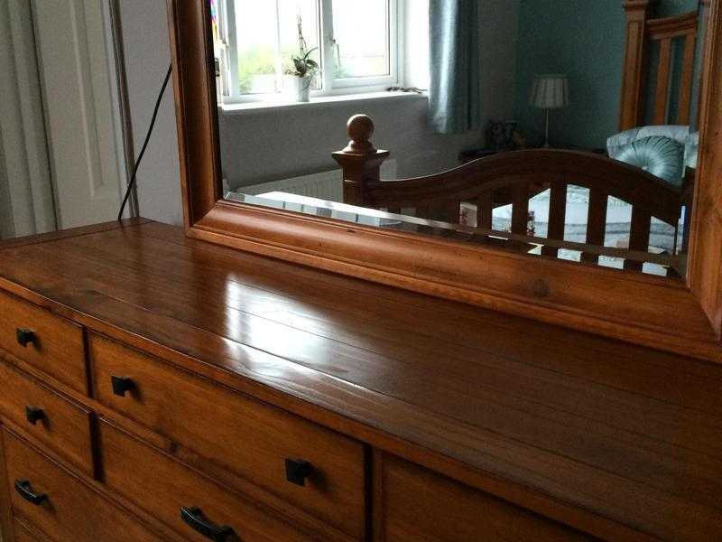 Solid wood dressing table with mirror