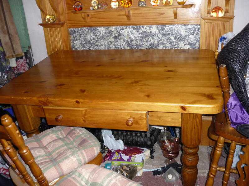 SOLID  WOOD  PINE  TABLE  amp  FOUR  CHAIRS