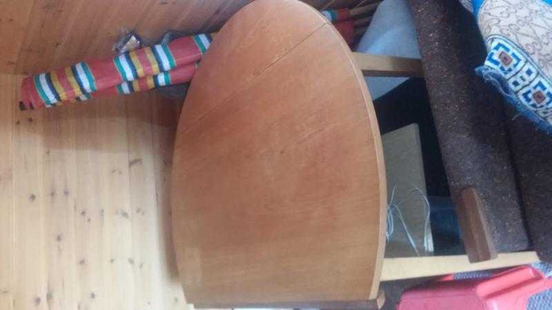 SOLID WOOD ROUND TABLE