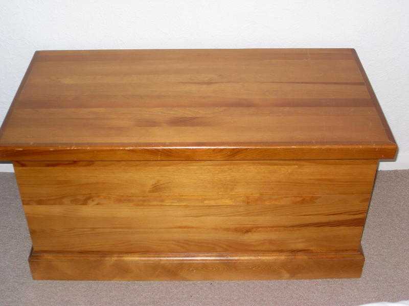 SOLID WOODEN BEDDING BOX