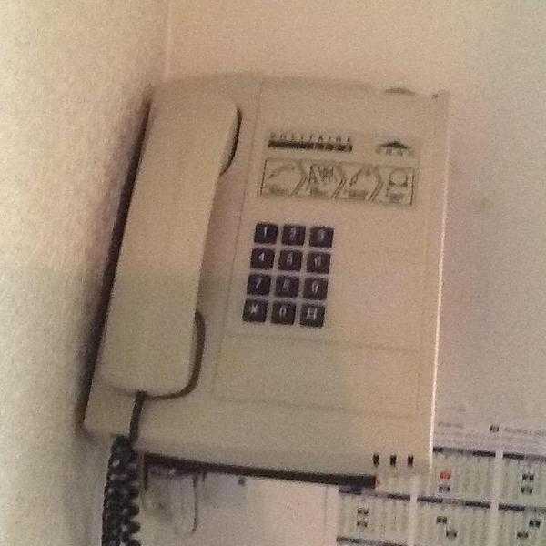 Solitaire Payhone, Wall Mounted