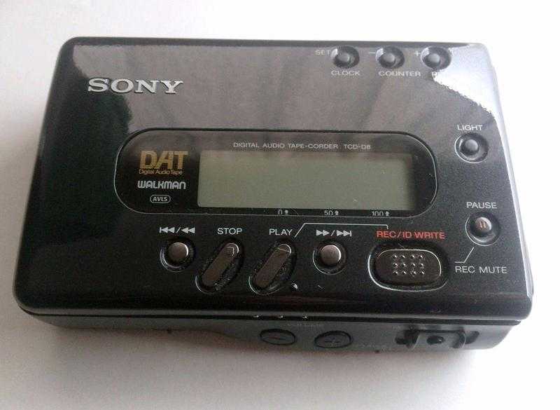 Sony TCD-D8 DAT Walkman Digital Audio Tape PlayerRecorder