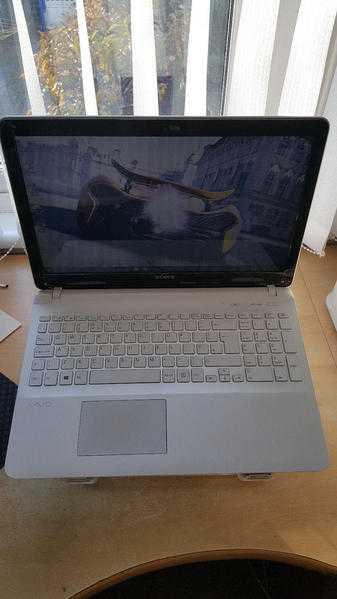 Sony Vaio SVF 1521A1EW White Laptop B987500gb4gb15.5 Windows 10 64 bit