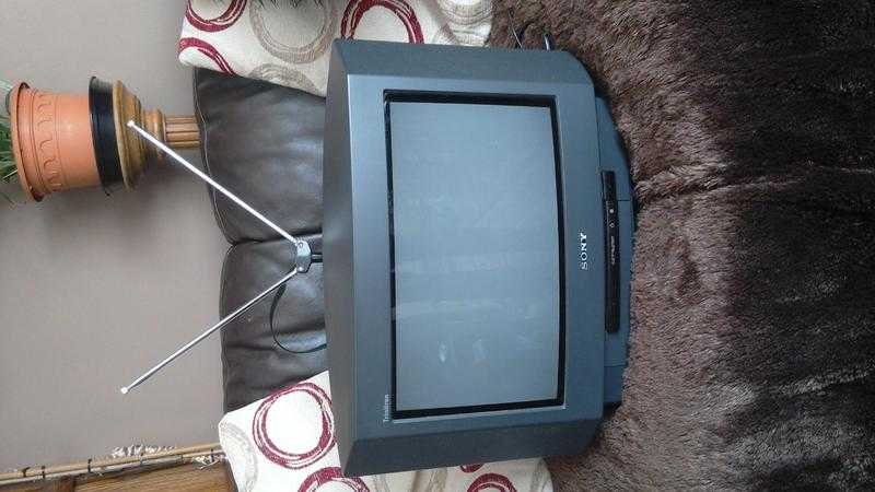 Sony widescreen colour TV 16 inch