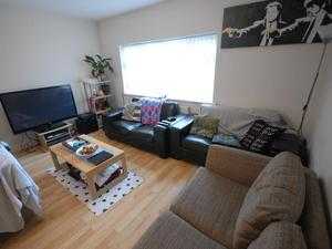 SOUTHGATE, CRAWLEY 2 Double Bedroom Victorian Conversion Flat for Rent. TownStn only 3min Walk