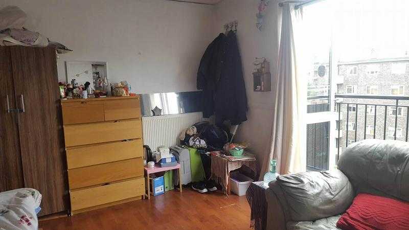 Spacey Double Room With Couch Old Street Area