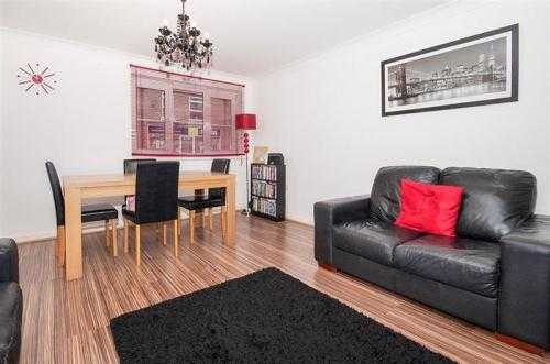 Spacious and modern ground floor apartment situated close to local facilities in the popular Hampton