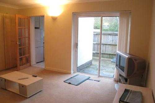 Spacious one double bedroom self contained annexe