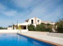 Spanish villa with pool - sleeps 89 - July bargain