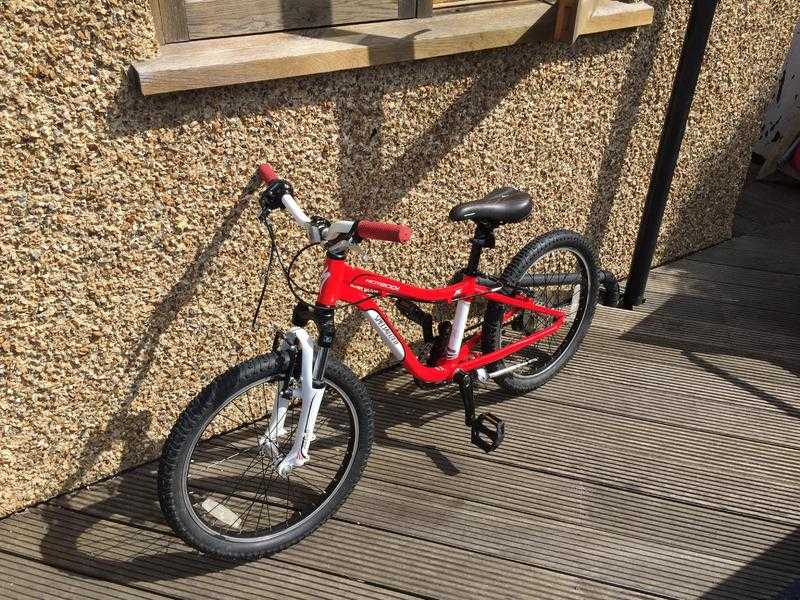 Specialized Hotrock kids mountain bike excellent condition. Hardly used.