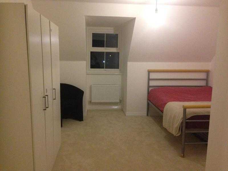 SPECIOUS ENSUITE ROOM TO LET NEAR PORTSLADE STATION