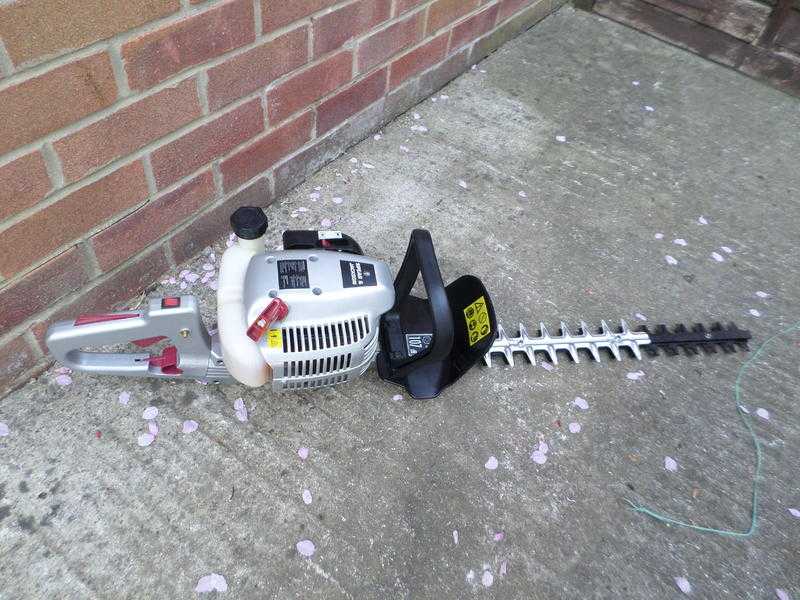 spere and jackson petrol hedge cutter 26cc