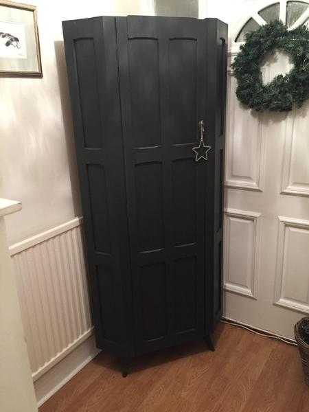 Sprayed corner coat cabinet