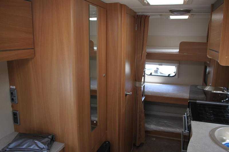 Sprite Musketeer EB 2011 5 Berth Fixed Triple Bunk Beds Caravan  Full Awning