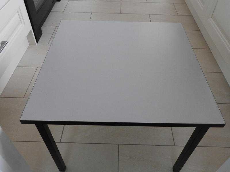 Square Solid Table