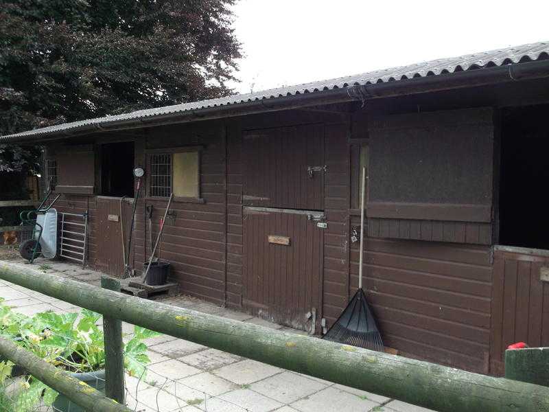 stable block comprising 3 stables